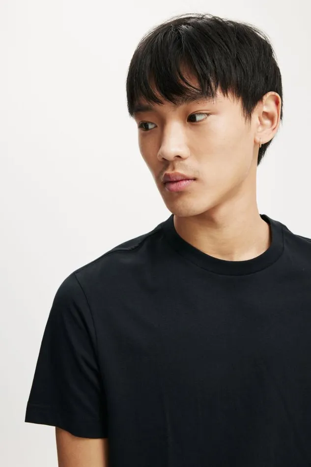 Cotton On Tees and Tanks Cropped Regular Fit TShirt Black 8211 Men Cotton On Tees and Tanks Cropped Regular Fit TShirt Black 8211 Men