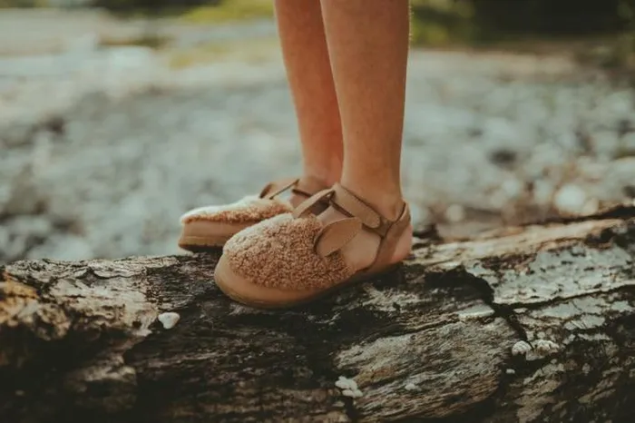 Donsje Amsterdam Sandals Girls Els Sandals Beige Curly Sheep Wool