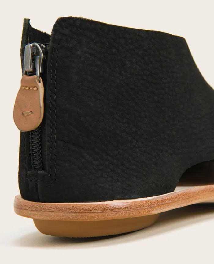 Kenneth Cole Sandals and Wedges Women GENTLE SOULS Urban Cross Sandal Black Kenneth Cole Sandals and Wedges Women GENTLE SOULS Urban Cross Sandal Black