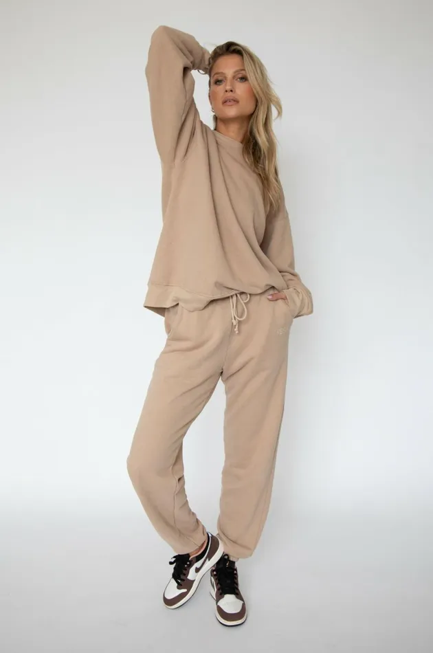 RESA Lounge Gunner Sweatshirt In Sand 8211 Women