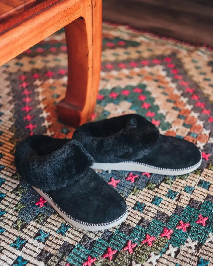 Tommy Bahama OluKai Ku039i Slippers Black Women Shoes and Sandals