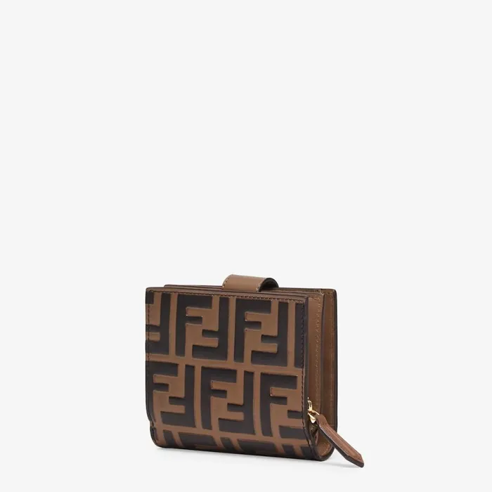 Woman Brown Leather Compact Wallet Fendi Wallets